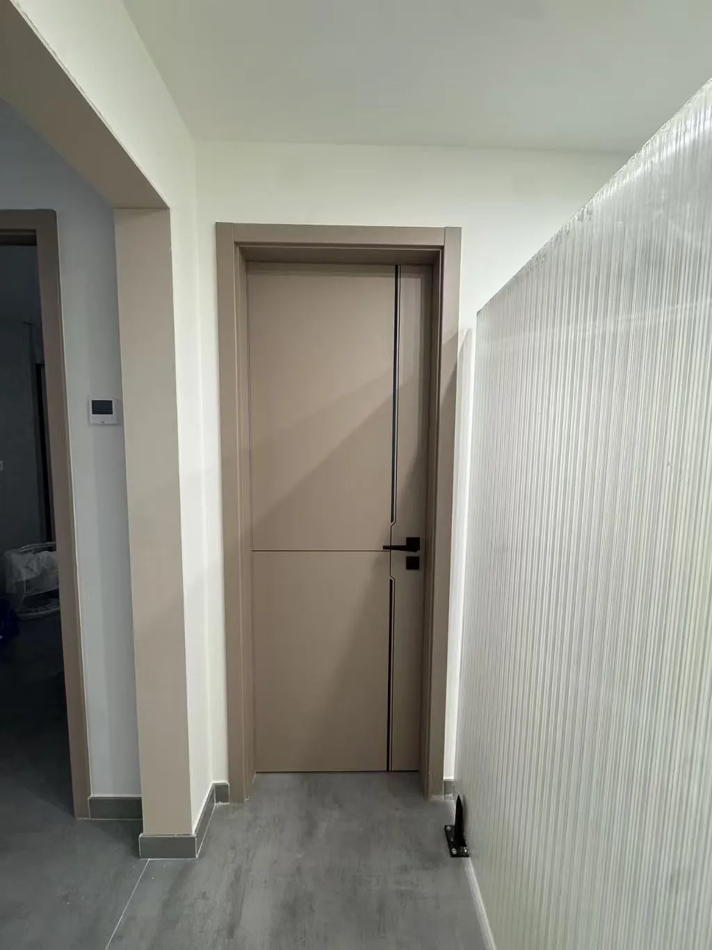 Puerta de interior instalada