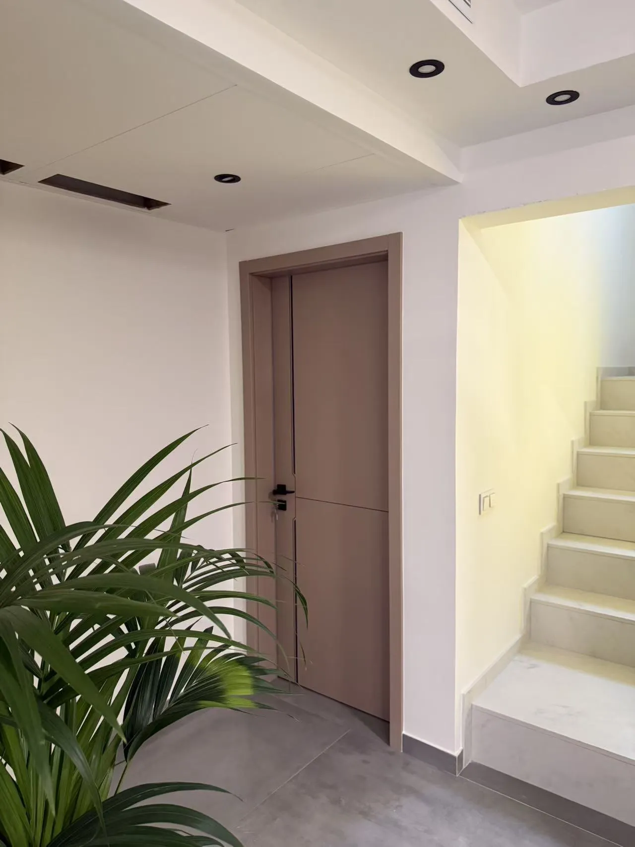 Puerta de interior instalada